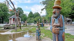 klausener Spielplatz mit Figuren
